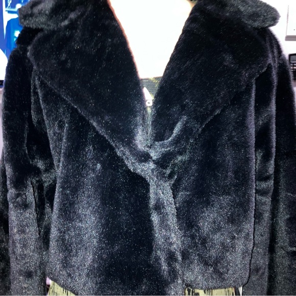 Love Poem By Block Black Faux Fur Cropped Cozy Fuzzy Teddy Bomber Jacket L NWT - Picture 6 of 11